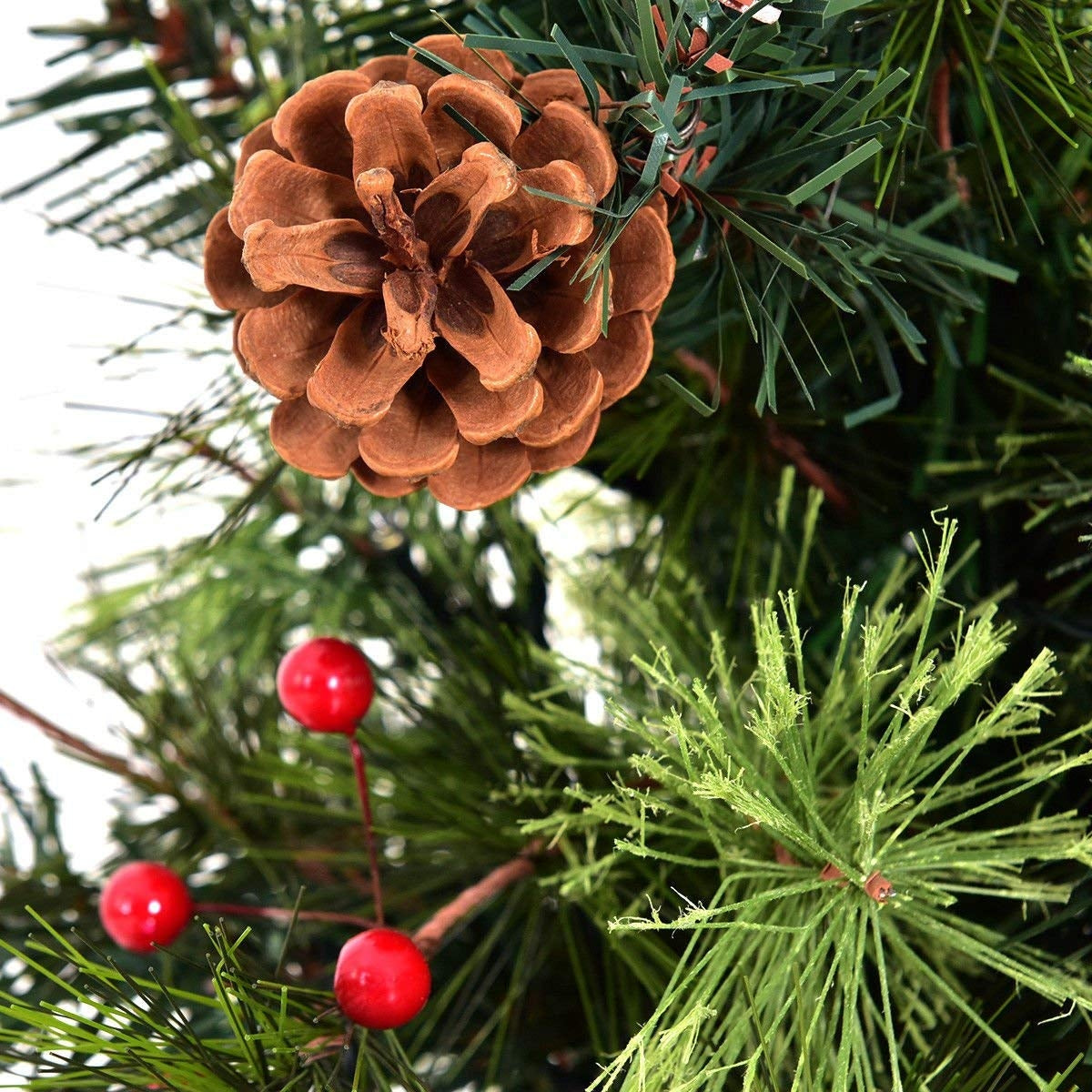Árbol de Navidad LED con bayas rojas y piñas