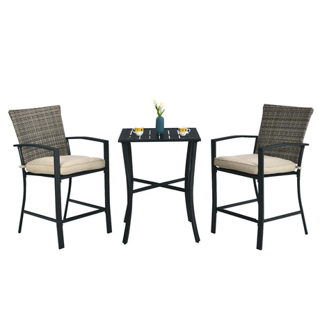 Juego de muebles de bar de ratán de 3 piezas con mesa de listones y 2 taburetes acolchados
