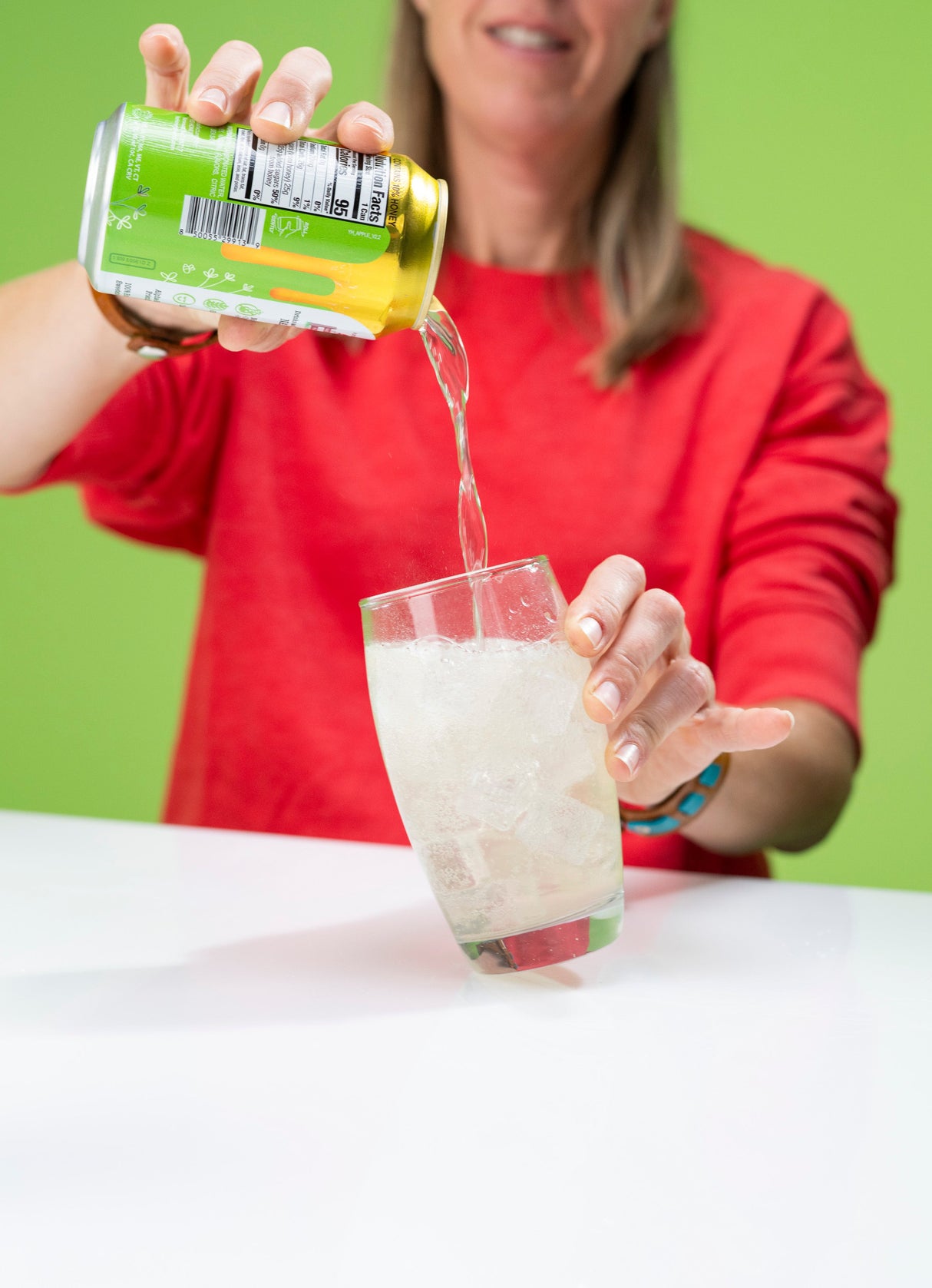 Caja de refresco de manzana espumoso endulzado con miel