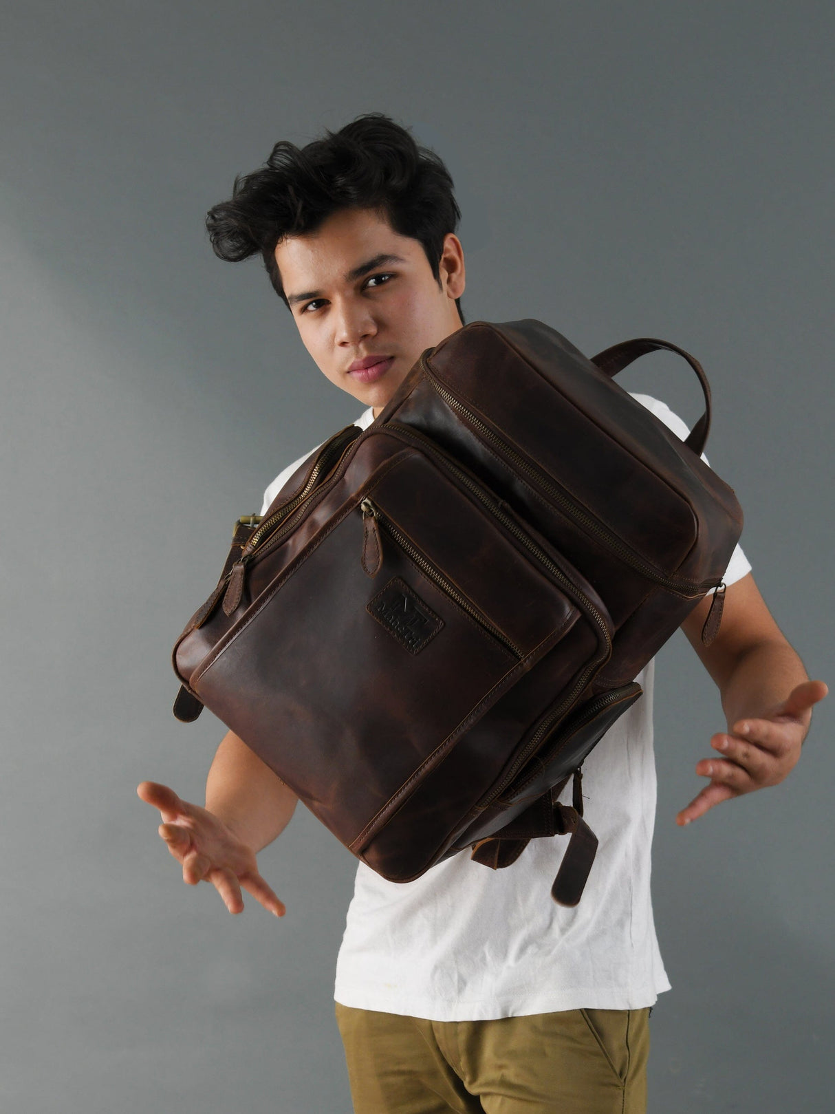 Mochila de Viaje Alpha de Cuero de Búfalo Marrón