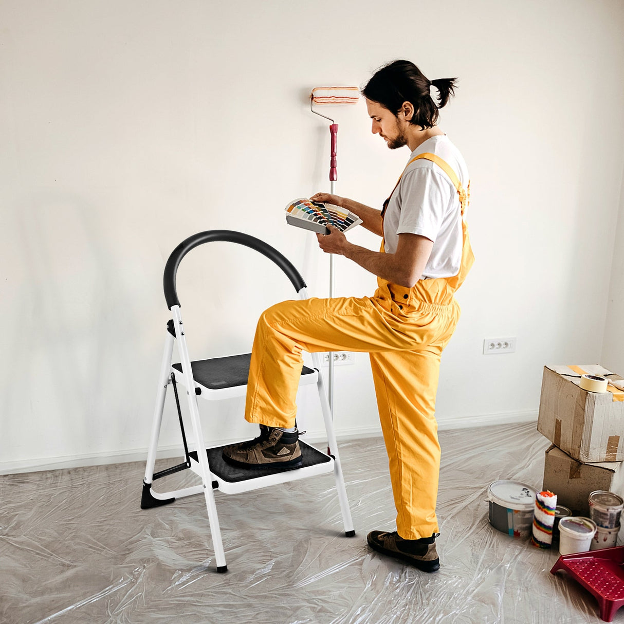 Escalera Plegable de 2.75 Pies con Estructura de Hierro y Pedales Antideslizantes