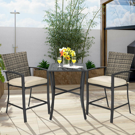 Juego de muebles de bar de ratán de 3 piezas con mesa de listones y 2 taburetes acolchados
