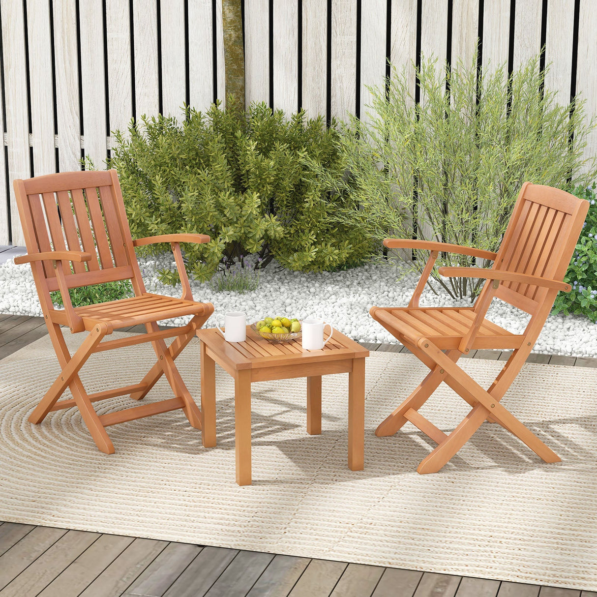 Juego de bistró de patio de madera de eucalipto de 3 piezas con 2 sillones plegables