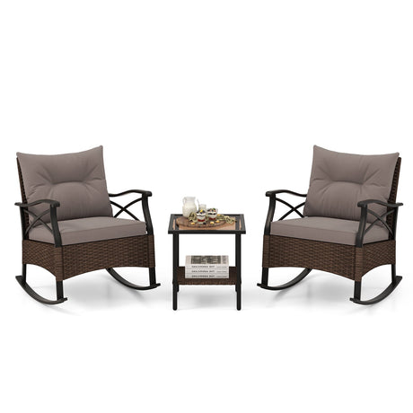 Conjunto de 3 mecedoras de ratán para exteriores con mesa auxiliar de 2 niveles para jardín/patio trasero - Marrón