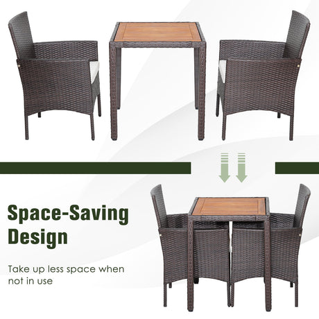 Juego de muebles de patio de 3 piezas de mimbre con mesa de madera de acacia y cojines para sillas
