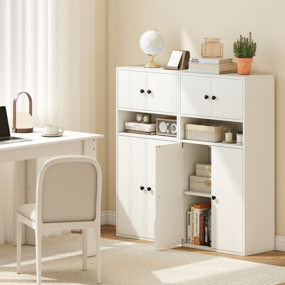 Estantería de 44 Pulgadas de Alto con Puertas y Estante Ajustable