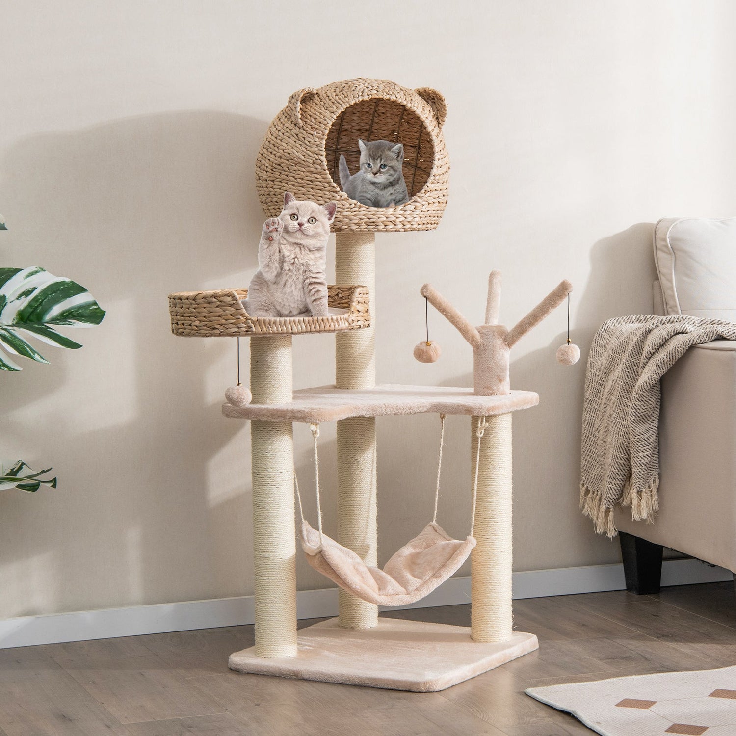 Árbol rascador multinivel para gatos con condominio, hamaca y pelotas colgantes giratorias - Natural
