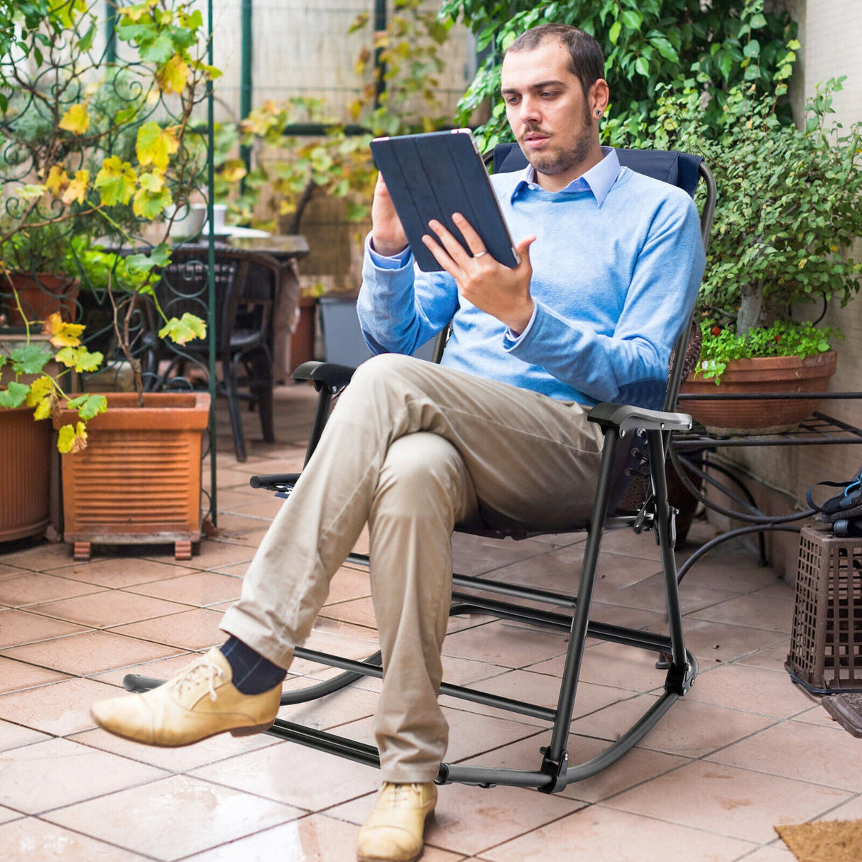Sillón mecedora plegable liviano para exteriores con reposapiés