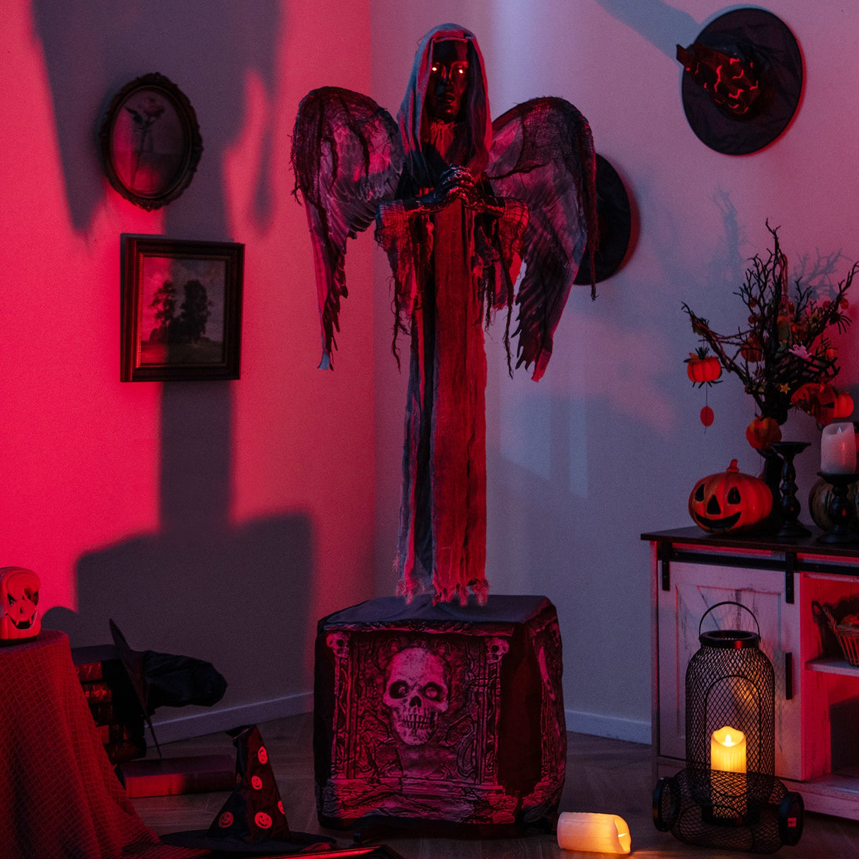 Decoración animatrónica de Halloween de 1,68 m con ojos que se iluminan y alas que se agitan