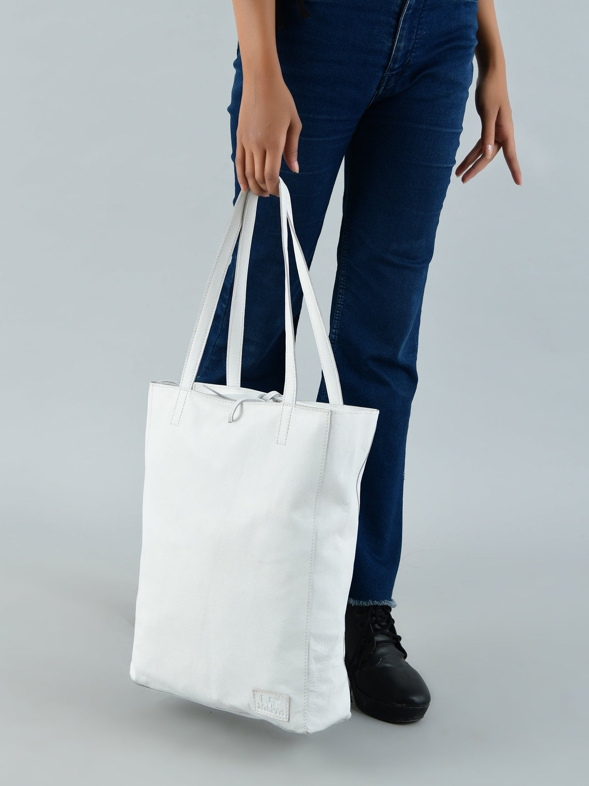 Bolso tote de hombro de cuero blanco