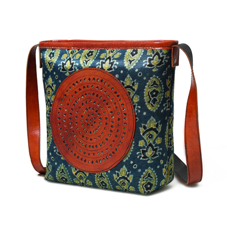 Bolso tote de cuero Ajrakh Heritage