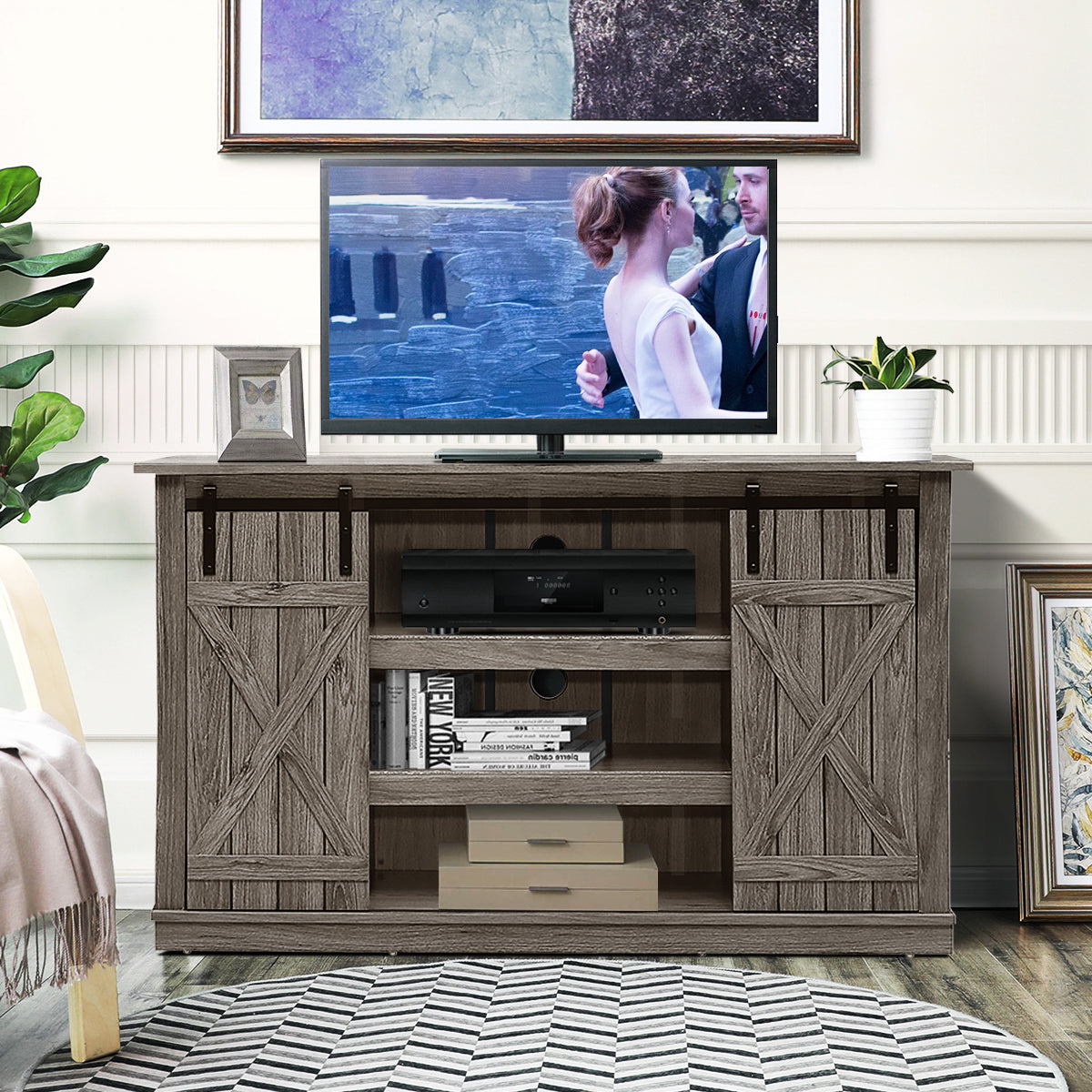Mueble de TV con puertas corredizas tipo granero