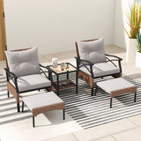 Juego de muebles de patio de mimbre de 5 piezas con otomanas, cojines y mesa auxiliar de cristal templado de 2 niveles - Marrón