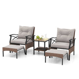 Juego de muebles de patio de mimbre de 5 piezas con otomanas, cojines y mesa auxiliar de cristal templado de 2 niveles - Marrón