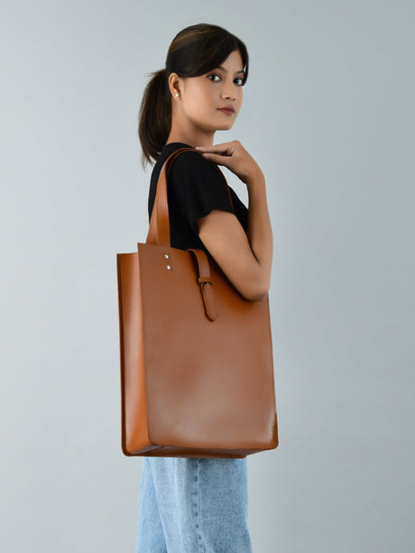 Bolso de mano de piel "Elegancia Castaña"