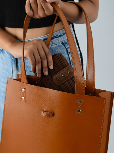 Bolso de mano de piel "Elegancia Castaña"