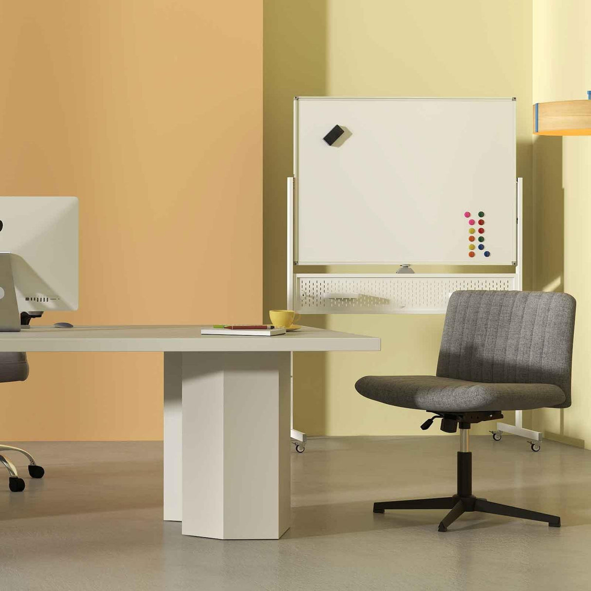 Juego de muebles de oficina: pizarra móvil de 48 x 36 pulgadas + silla con patas entrecruzadas + silla ejecutiva tapizada en lino