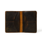 Funda de piel Passport Plus - Marrón