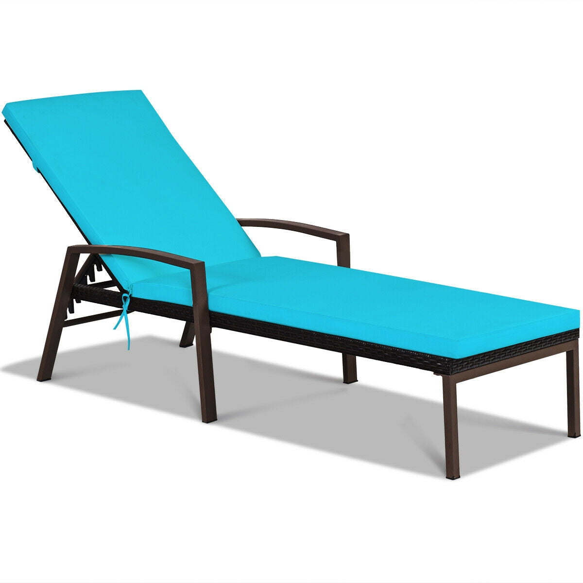 Tumbona reclinable de ratán para patio con respaldo ajustable y cojín