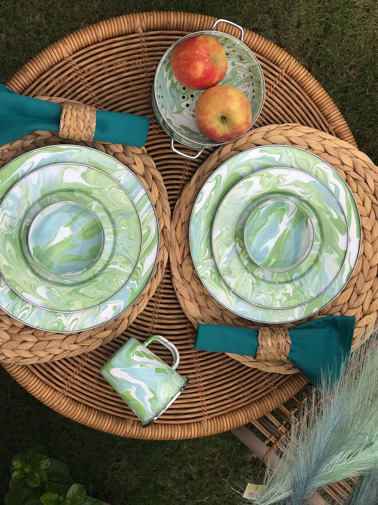Golden Rabbit Enamelware Mixing Bowls Set of 3 (Modern Monet)