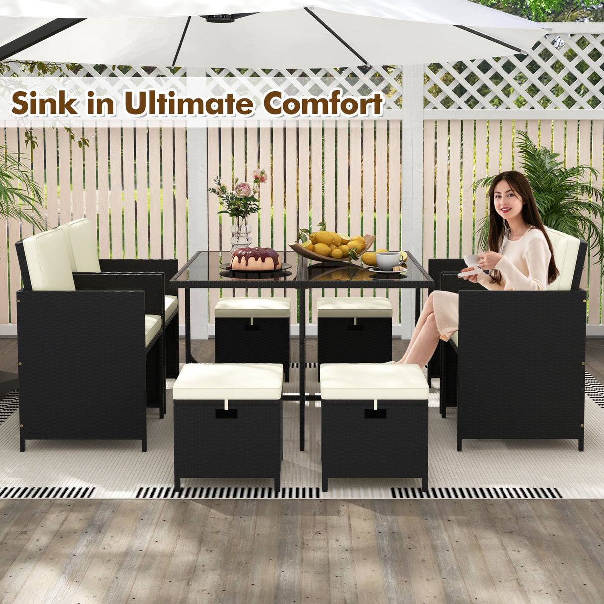 Juego de Muebles de Comedor para Exteriores de 9 Piezas con Mesa de Vidrio Templado y Otomanas-Blanco