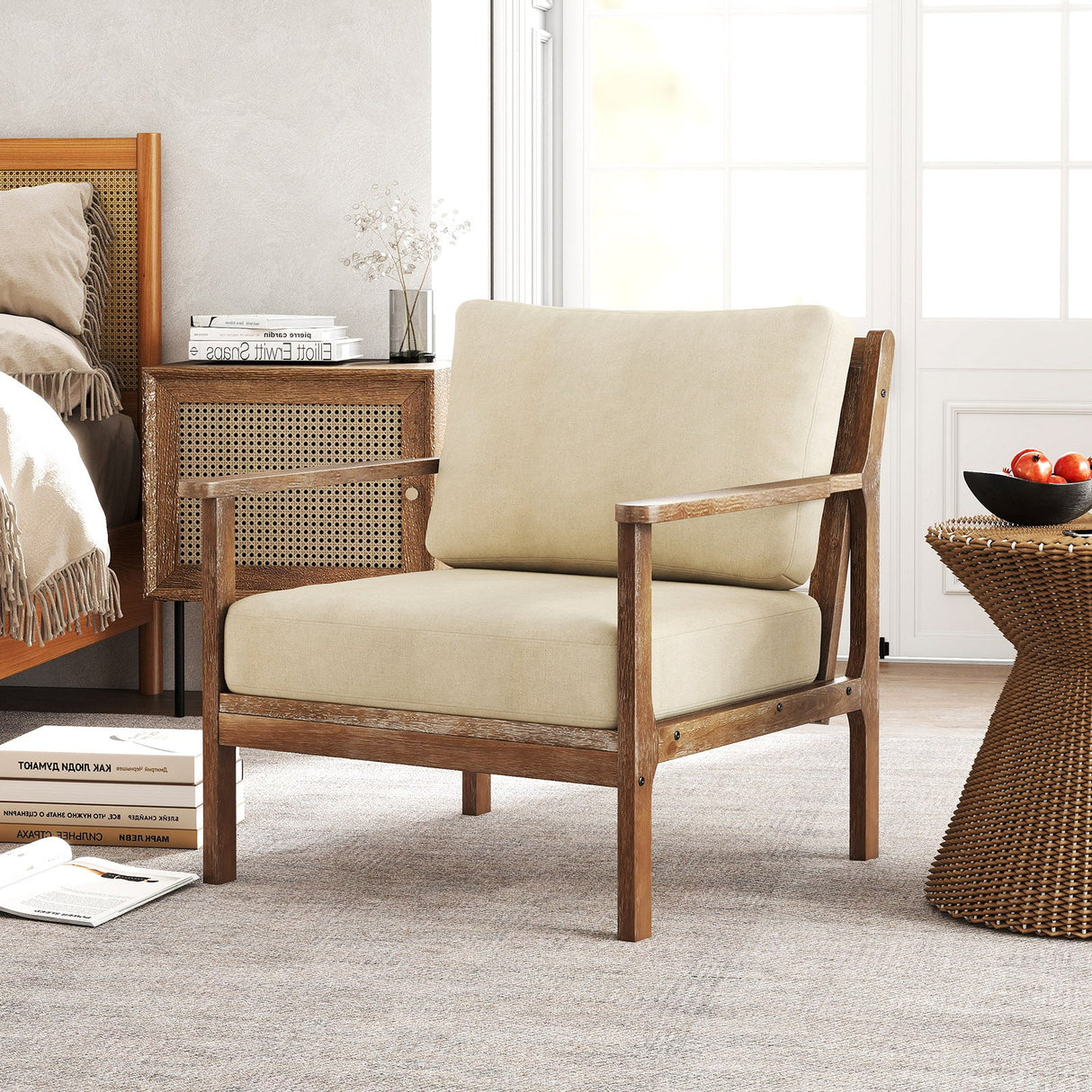 Sillón moderno con reposabrazos de madera maciza de caucho