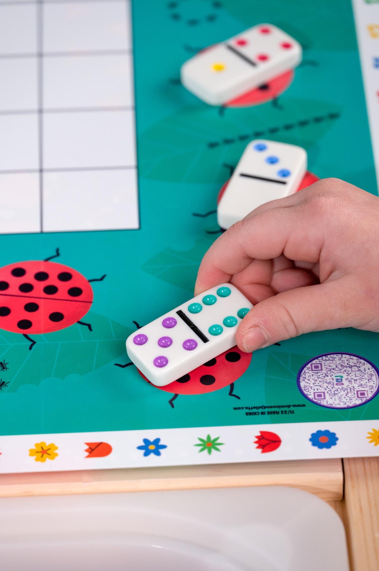 Dominoes de juego brillante