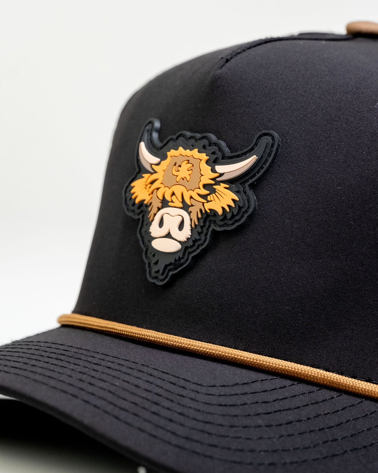 Vaca de las Tierras Altas Negra - Gorra de Cuerda Perforada