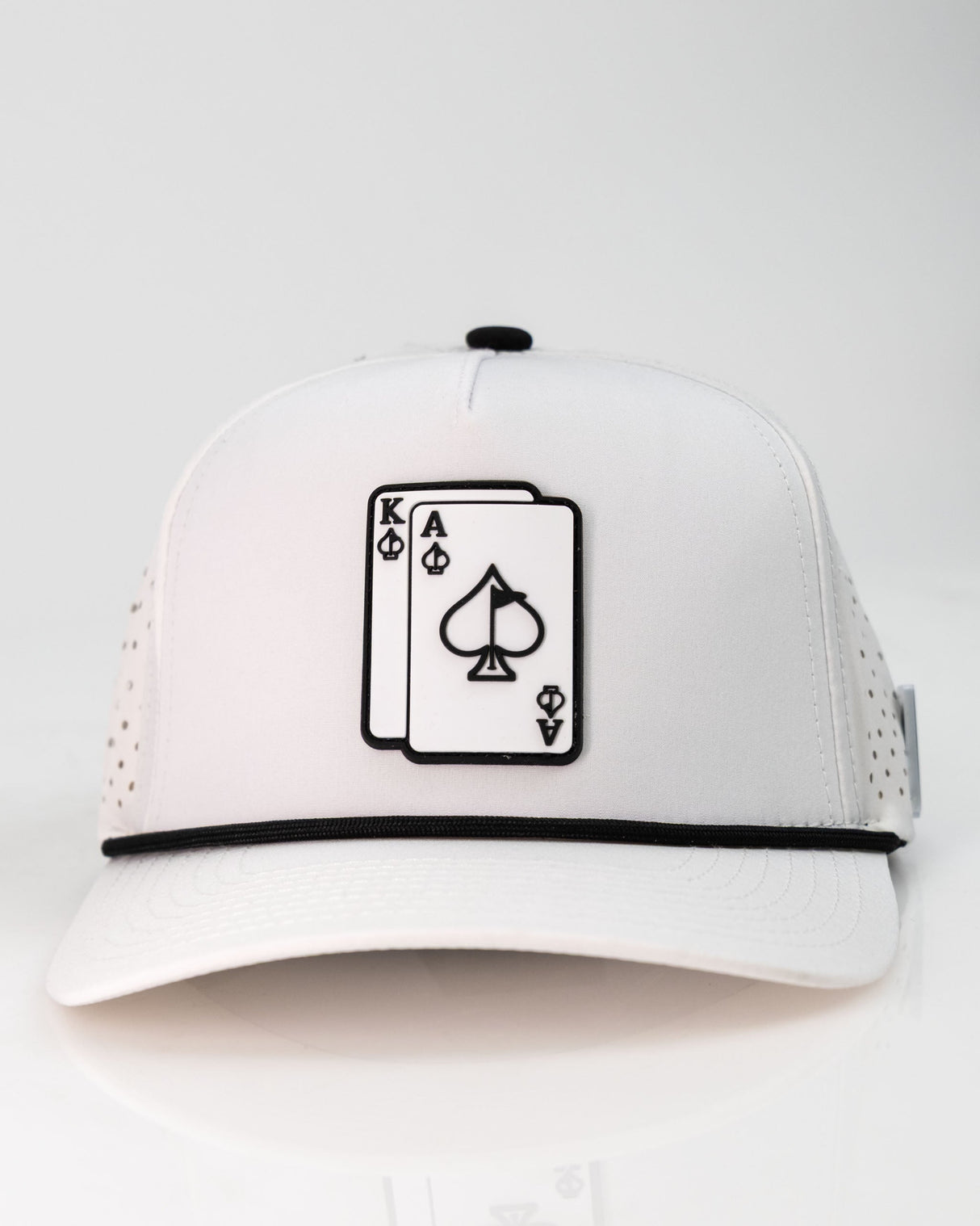 Gorra de Cuerda Perforada Ace/King Blanca