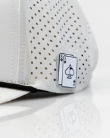 Gorra de Cuerda Perforada Ace/King Blanca