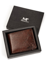 Cartera café elegante y ajustada