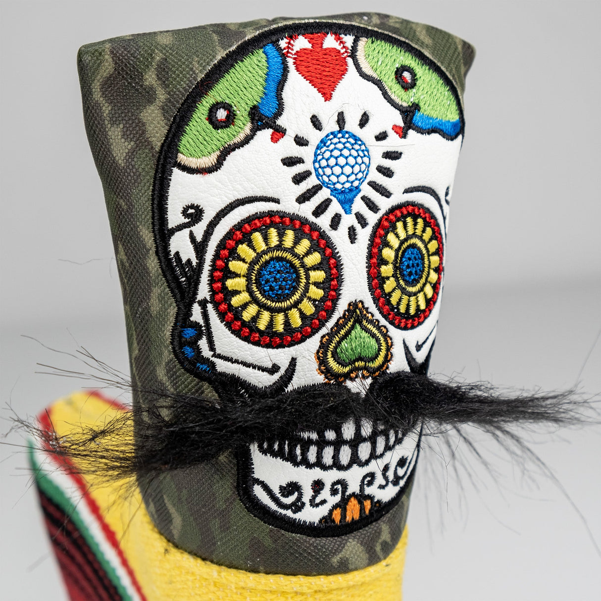 Cubrepatas de putter Blade con calavera de azúcar y bigote - Camuflaje verde