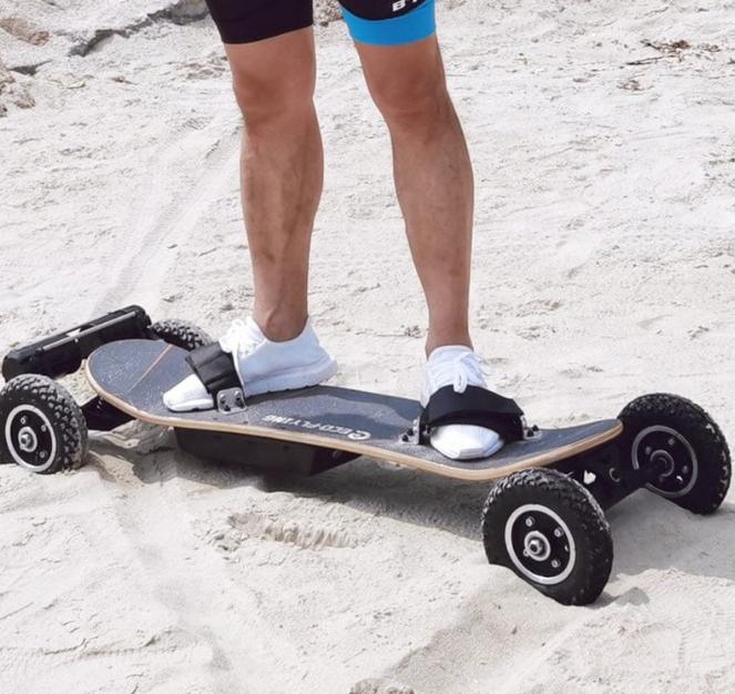 Patinete eléctrico todoterreno con motor de doble correa