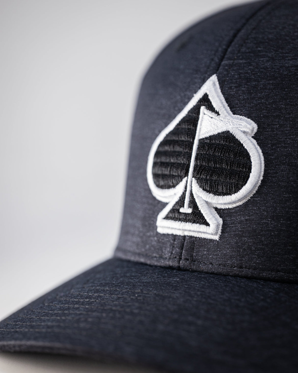 Gorro con Pala Performance - Carbón