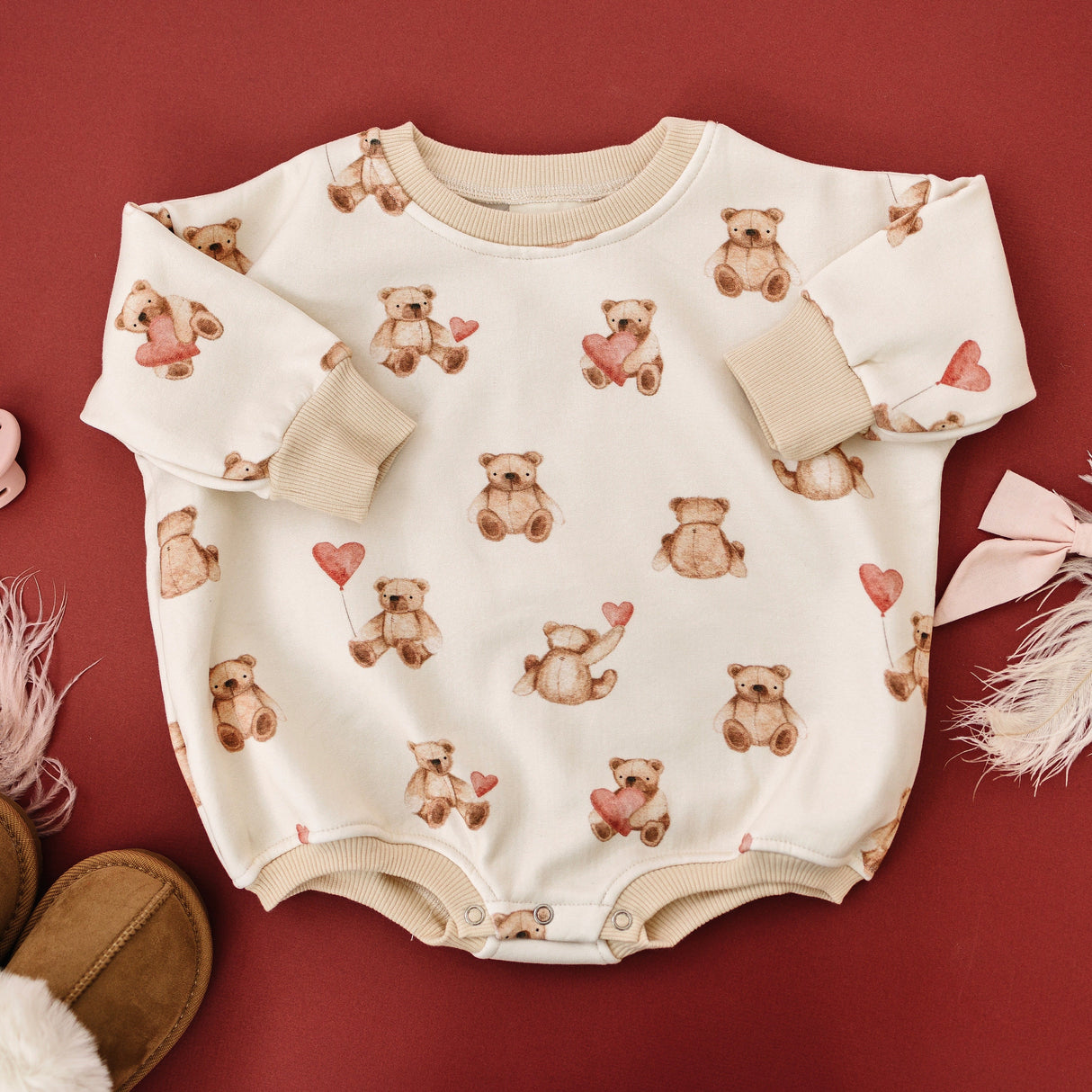 Mameluco de sudadera con corazones de oso de peluche