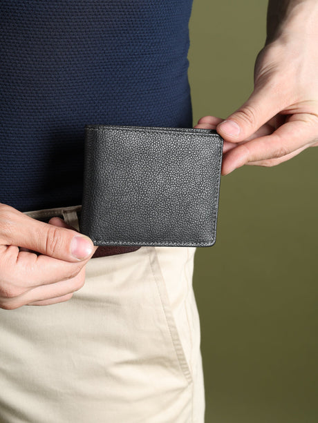 Billetera de cuero texturizado negro para hombre