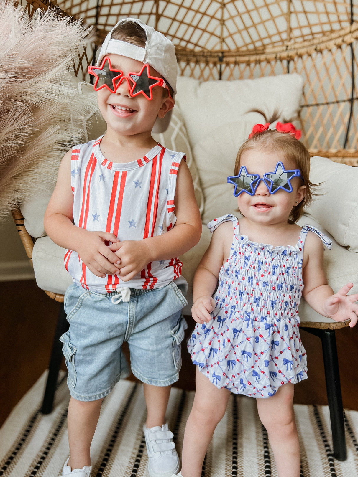 Mameluco burbuja de bambú rojo, blanco y lazos con nido de abeja