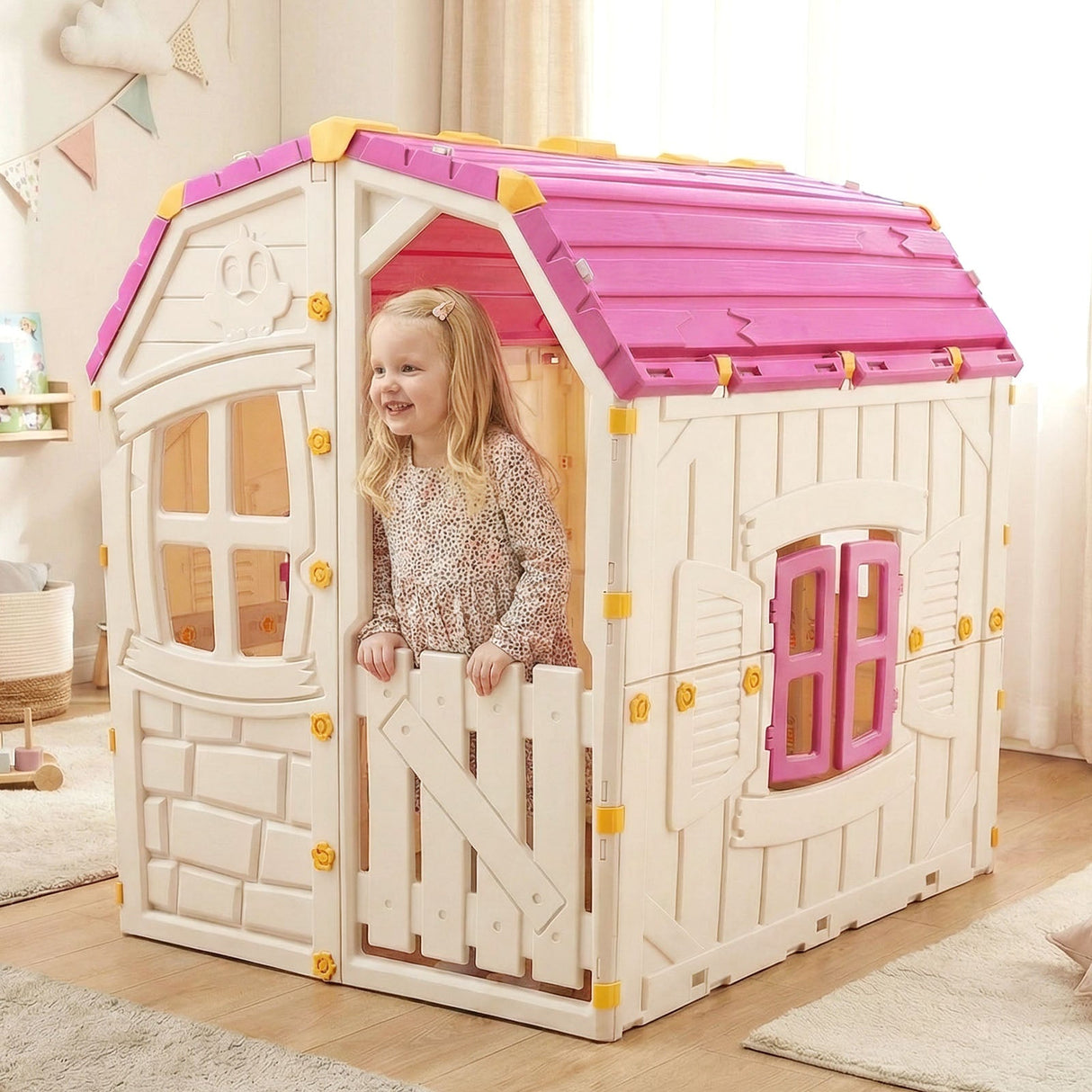 Casa de juegos de exterior para niños con ventanas y puerta que se abren para uso en interiores