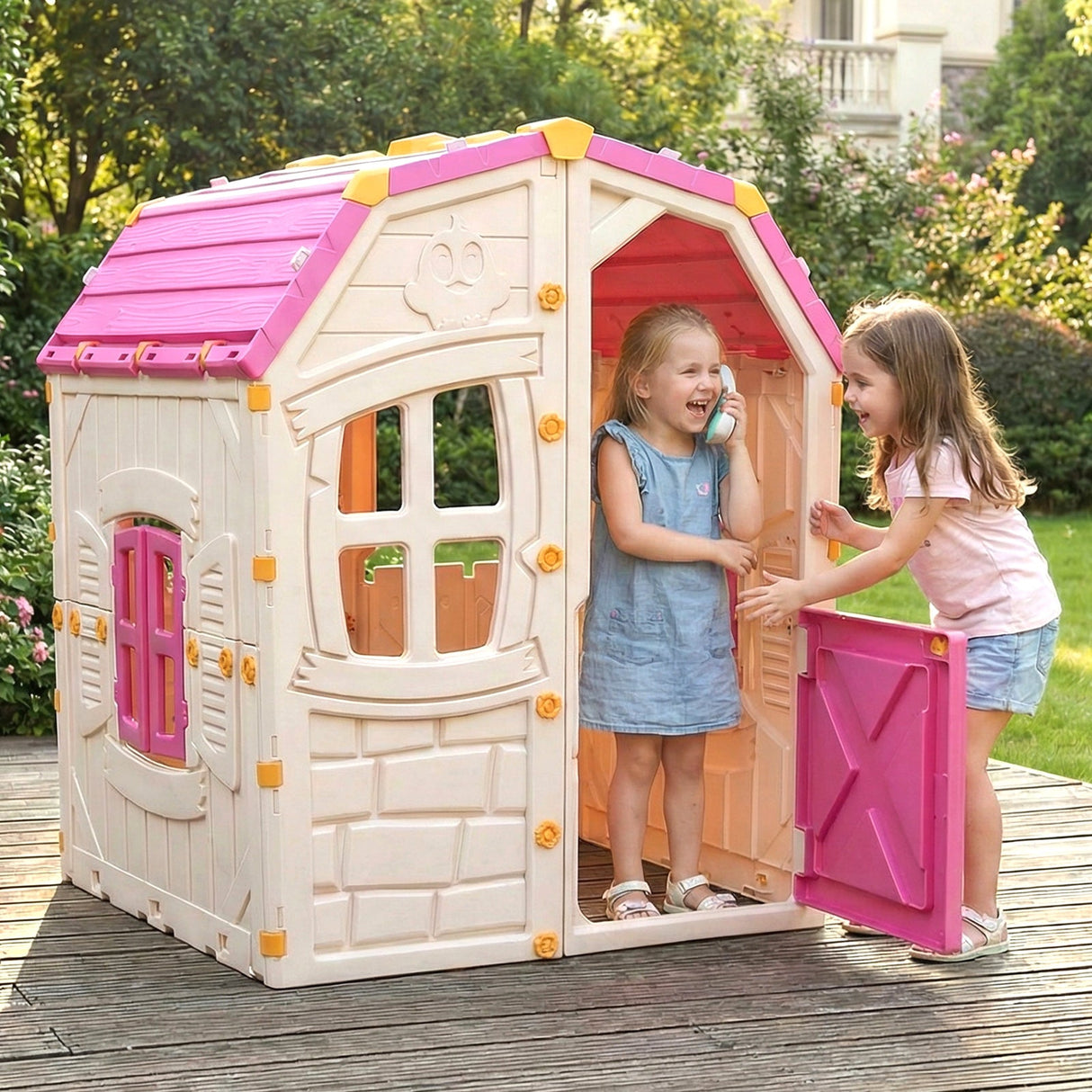 Casa de juegos de exterior para niños con ventanas y puerta que se abren para uso en interiores