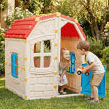 Casa de juegos de exterior para niños con ventanas y puerta que se abren para uso en interiores