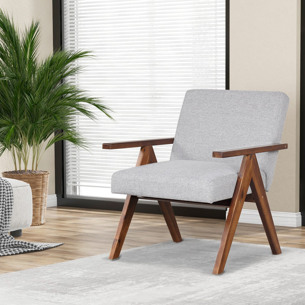 Sillón moderno de tela de lino con estructura de madera maciza de acacia