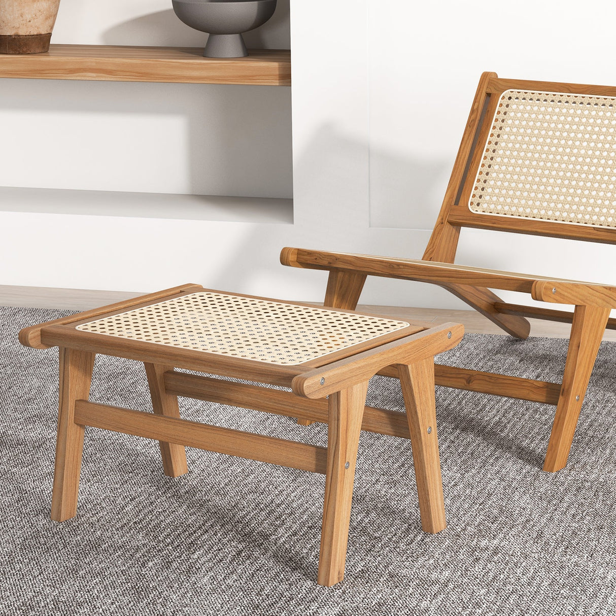 Reposapiés de madera de teca natural con ratán tejido a mano