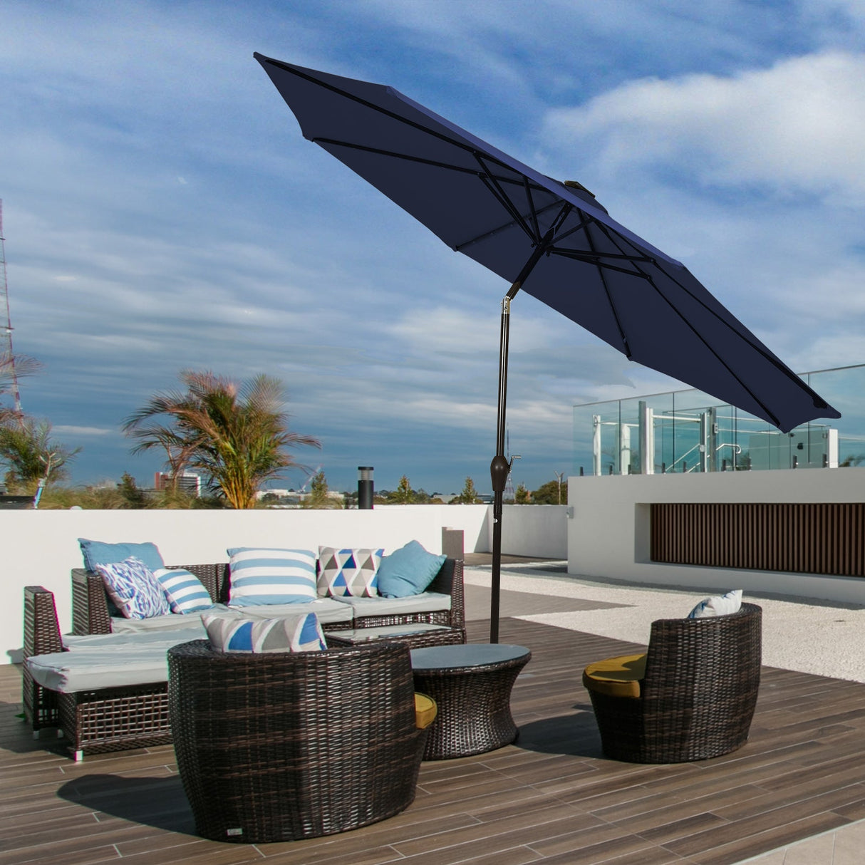 Sombrilla de mercado para patio con luz LED solar, 9 pies, inclinación ajustable y manivela.