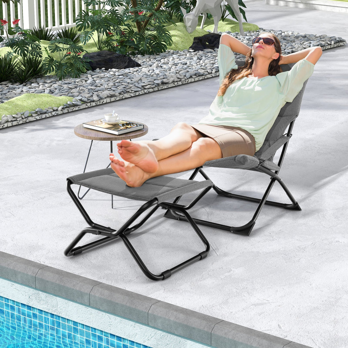 Sillón plegable de patio con reposapiés otomano y cojín extraíble - Gris