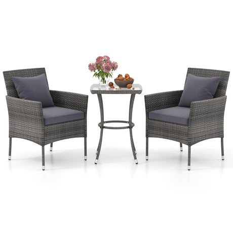 Juego de muebles de patio de 3 piezas con sillas de patio acolchadas y mesa de centro de vidrio templado
