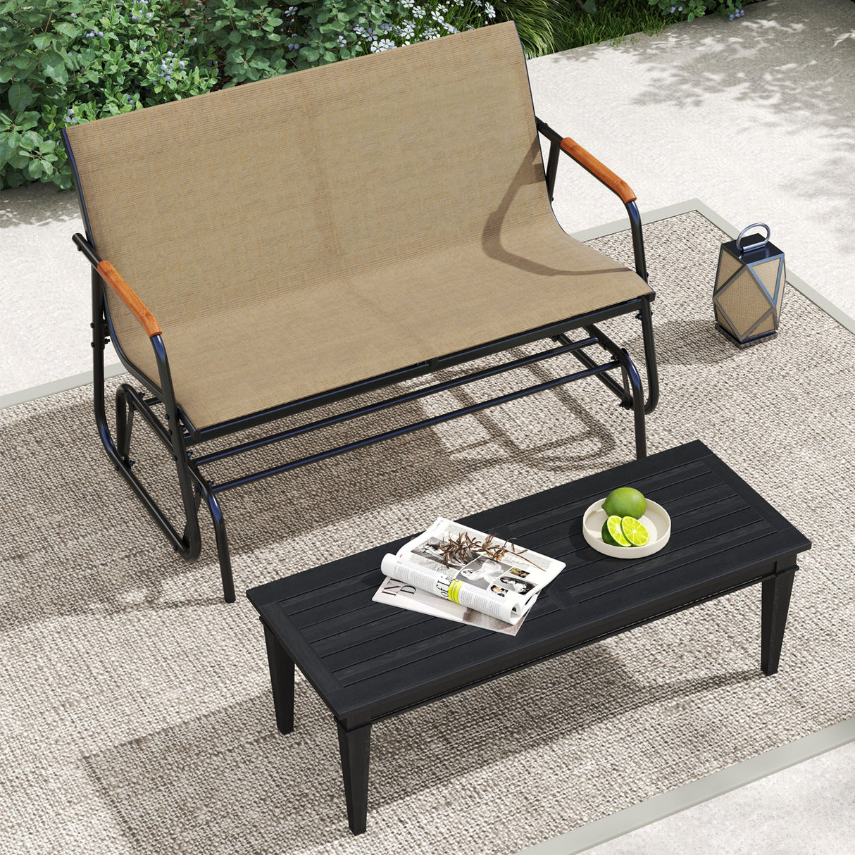Banco deslizante para patio con reposabrazos curvos de teca y asiento de tela transpirable para 2 personas-Marrón