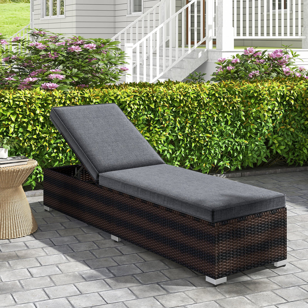 Tumbona de patio de mimbre con respaldo reclinable de 4 posiciones y cojín largo para asiento - Marrón