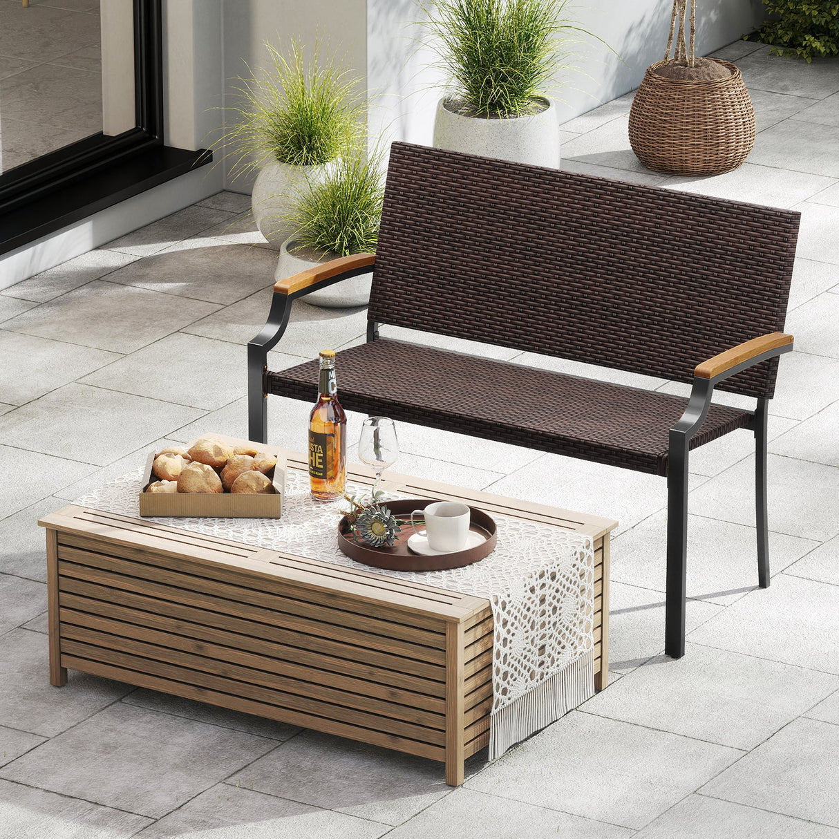 Sillón Loveseat de Mimbre para Patio con Reposabrazos de Madera de Acacia y Estructura de Metal