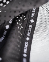 Gorra perforada con cuerda - Negra