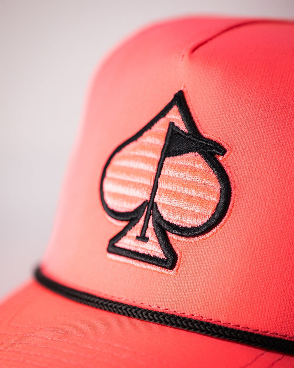 Gorra de cuerda perforada - Rosa neón